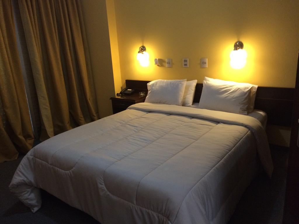 Hotel Manduvira Asunción Zimmer foto